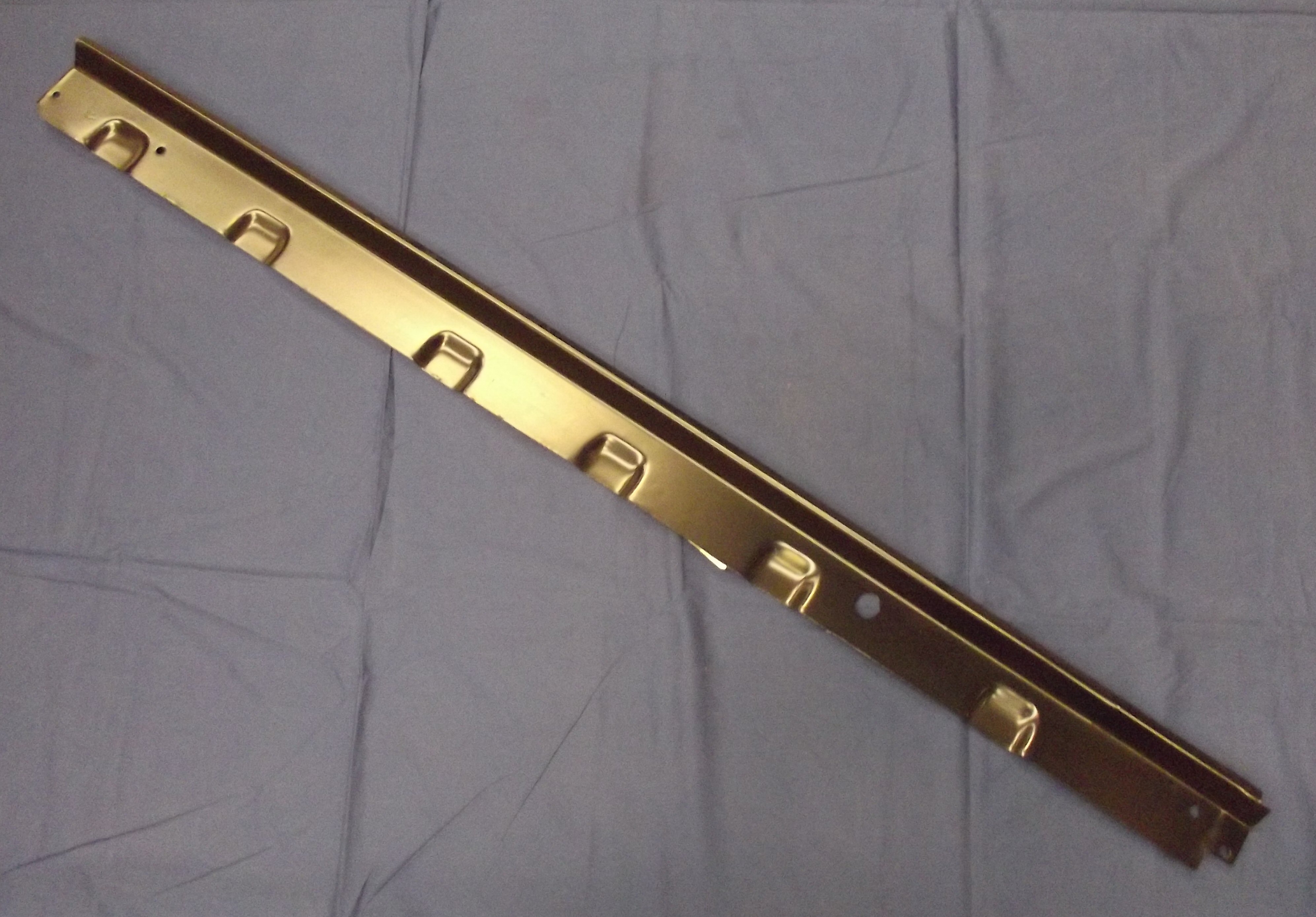 Sill outer RH van/estate/trav - 14A9026