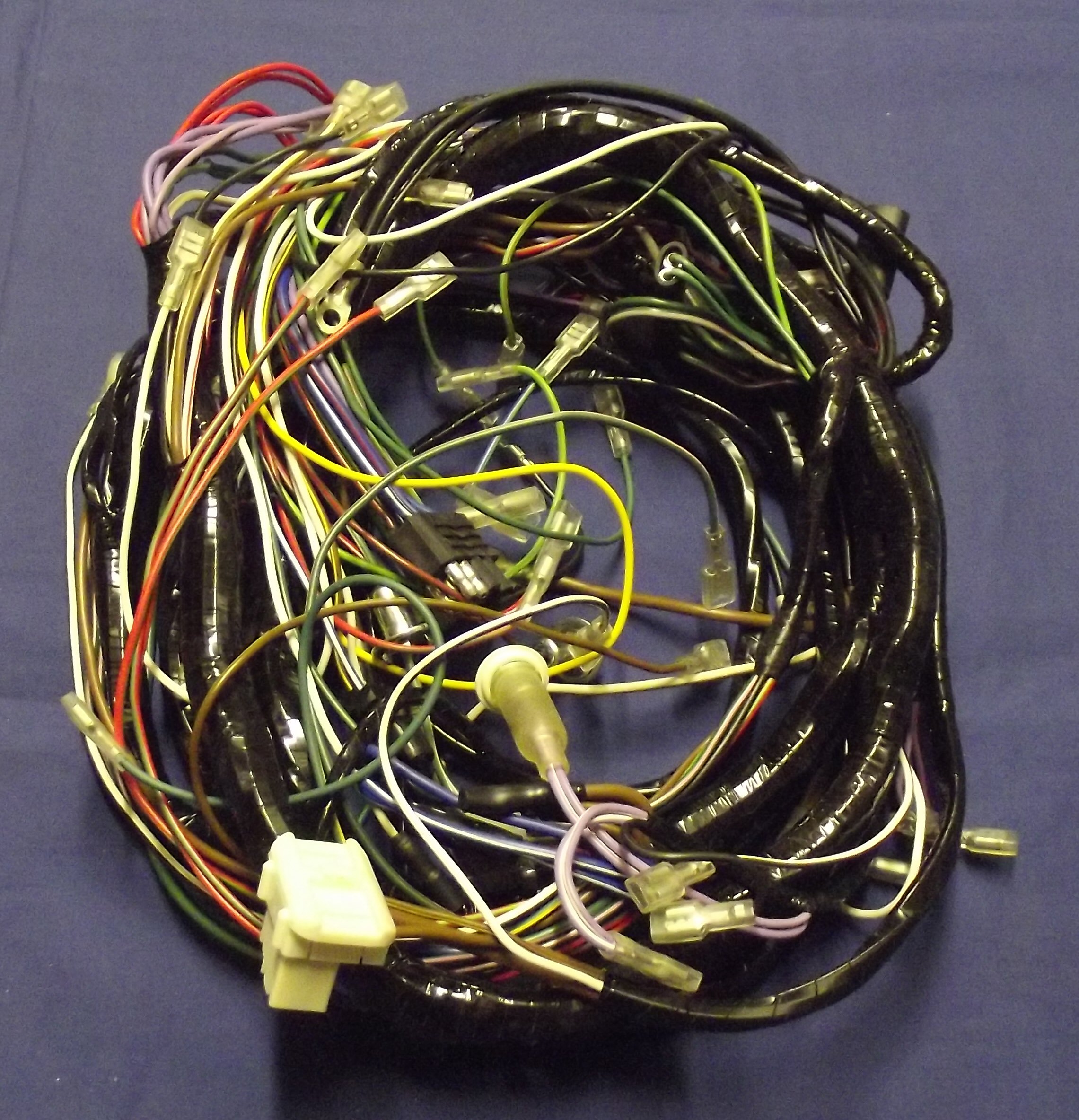 Loom main RHD 70-71 MGB+gt - BHH382