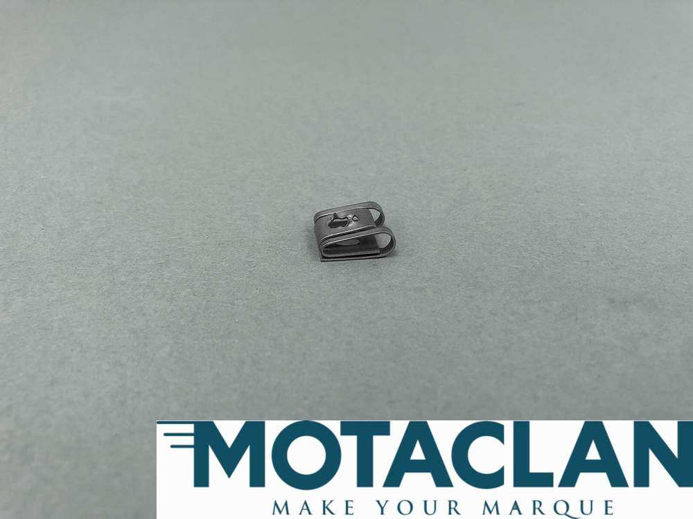Rear screen stud receptacle - TVR_U1724